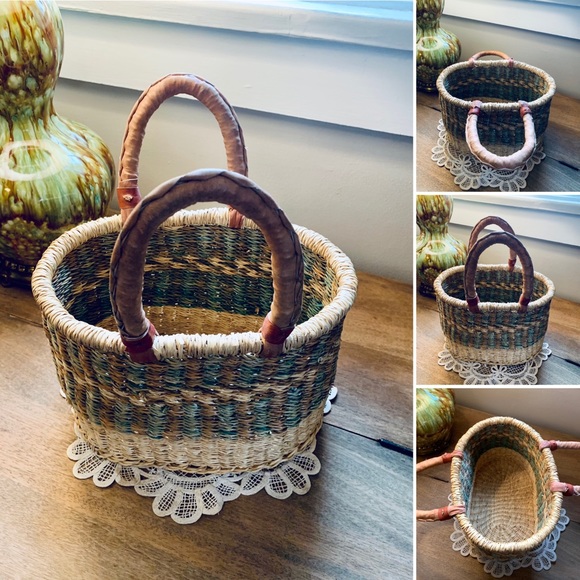 🦋2/$10 3/$15 4/$18 5/$20 Vintage Leather Handle Basket